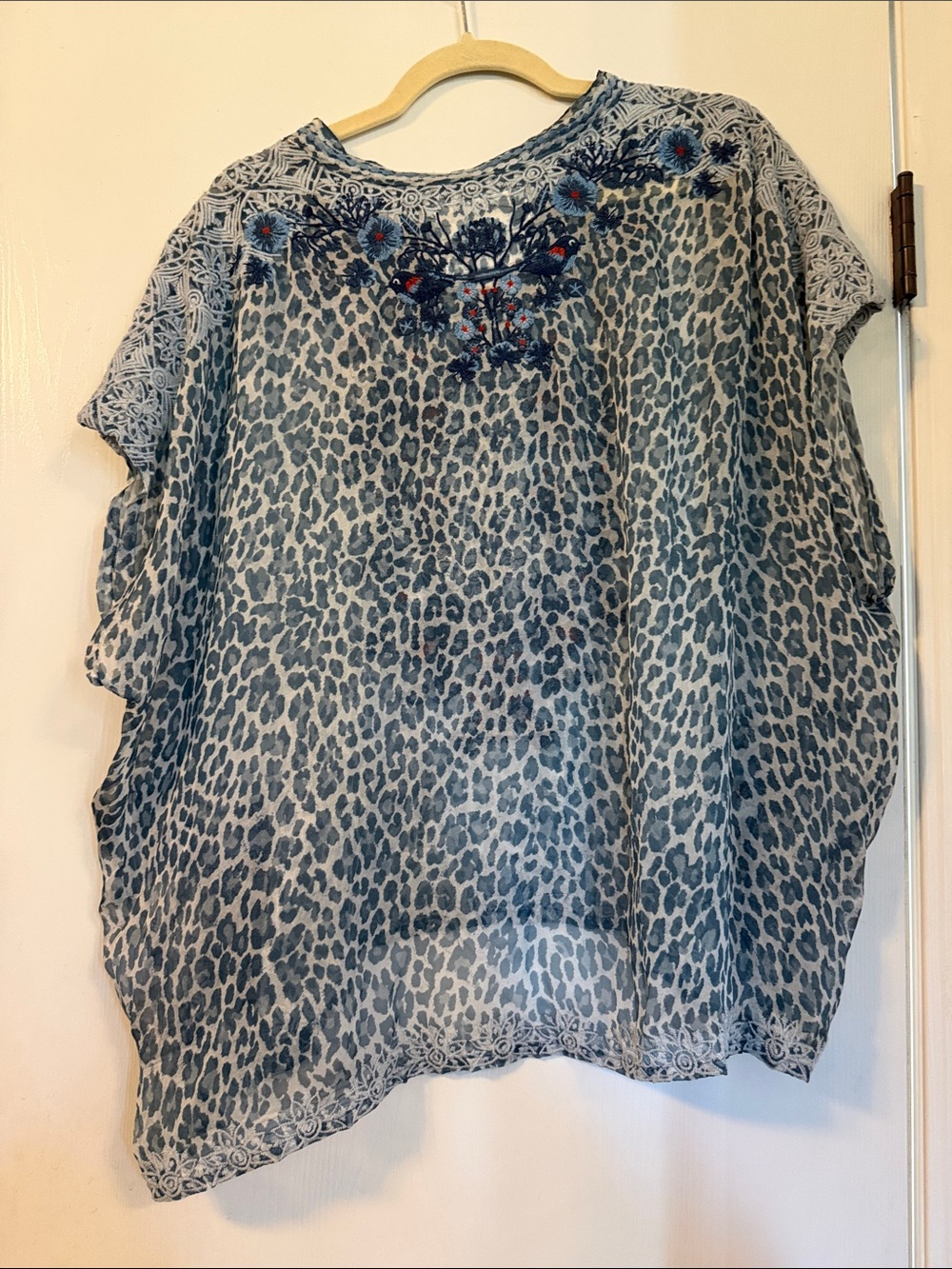 Johnny Was Blue Grey Leopard Print Embroidered Tunic - Picture 3 of 3